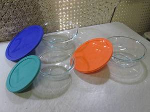 lot 144 image: (BSB) 3 Pyrex Bowls with Lids 1, 1....