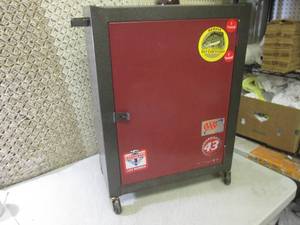 lot 145 image: (EC1) Metal Rolling Cabinet 27 H x...