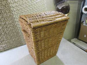 lot 148 image: (D-2T) Wicker Basket with Handles a...