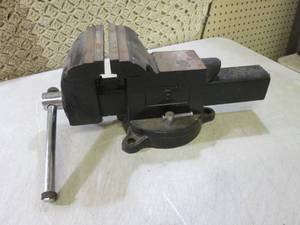 lot 178 image: (G-1) Larin 6 Bench Vise...