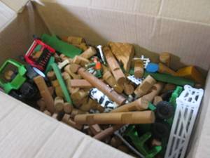 lot 185 image: (BS) Box Full of Wood Building Bloc...