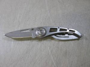 lot 189 image: (CNTR) Gerber Folding Knife with Cl...
