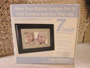 lot 195 image: (F-1) 7 Digital Photo Frame...