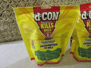 lot 208 image: (F-2) 4 Bags of d-Con Bait Station ...