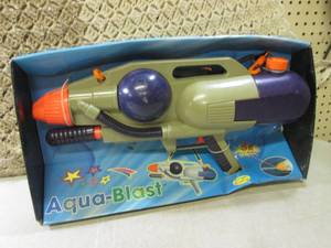 lot 250 image: (EW5) Aqua-Blast Water Gun...