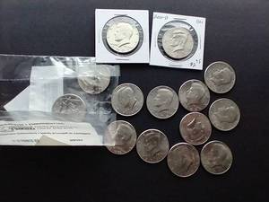 lot 9 image: 14 Kennedy Half Dollars