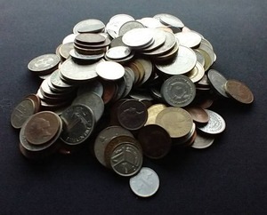 lot 37 image: 2 Pound Lot of Foreign Coins