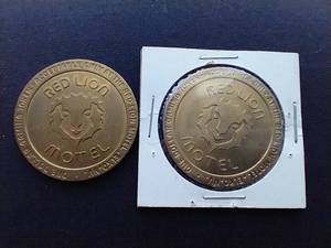 lot 80 image: 2 Red Lion Motel Tokens