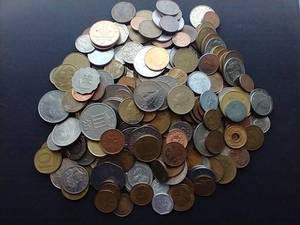 lot 100 image: 2 Pound Lot of Foreign Coins
