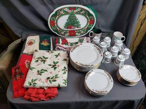 8 Piece Christmas Set and Table Coverings