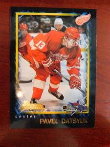lot 15 image: 2001-02 Bowman Pavel Datsyuk Rookie Card #165