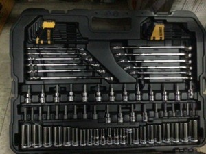 DEWALT Mechanics Tool Set (247-Piece)