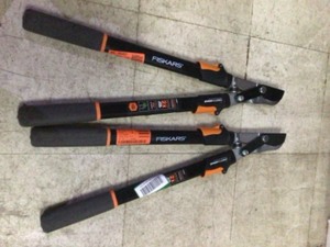 Fiskars 25 in. - 37 in. Telescoping Bypass Lopper