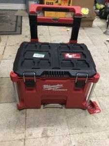 Milwaukee PACKOUT 22 in. Rolling Tool Box