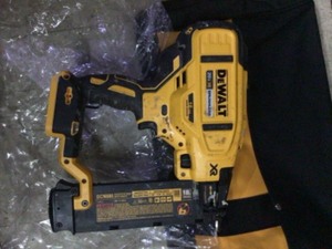 DEWALT 20-Volt Max Lithium-Ion 18-Gauge Cordless Brad Nailer