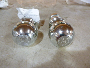 lot 50 image: 2 Valley 2 516 Tow Balls