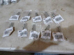 lot 61 image: 10 Hitch Pin Kits