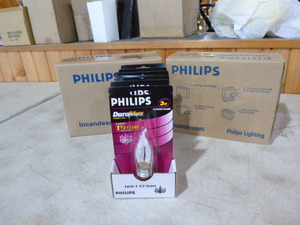 lot 122 image: 2 Cases of Philips Flicker Flame Bulbs