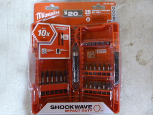 lot 158 image: Milwaukee Impact Driver Set