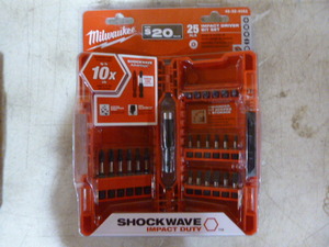 lot 159 image: Milwaukee Impact Driver Set