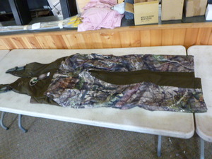 lot 191 image: Mossy Oak Yukon Gear Hunting Bibs