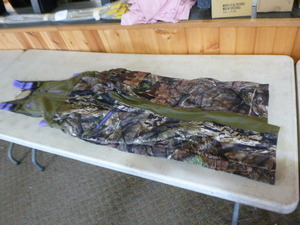 lot 193 image: Mossy Oak Yukon Gear Hunting Bibs
