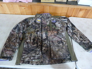 lot 197 image: Mossy Oak Yukon Gear Hunting Jacket with Hidden Hood