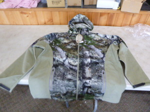 lot 199 image: Mossy Oak Yukon Gear Hunting Jacket with Hood