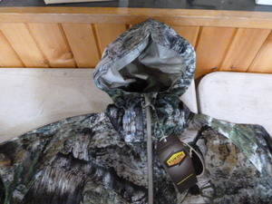 lot 200 image: Mossy Oak Yukon Gear Hunting Jacket with Hood