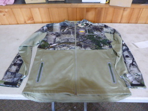 lot 201 image: Mossy Oak Yukon Gear Hunting Jacket