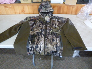 lot 202 image: Mossy Oak Yukon Gear Hunting Jacket with Hood
