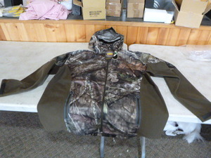 lot 203 image: Mossy Oak Yukon Gear Hunting Jacket with Hood