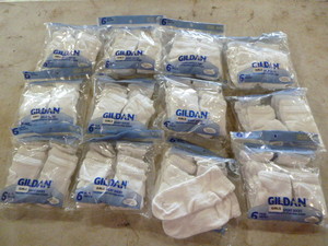 lot 261 image: 1 Dozen Packs of Gildan Girls Sports Socks