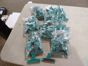 lot 278 image: 8 Bags of Magnetic Bag Clips