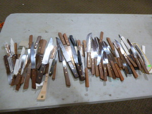 lot 285 image: Lot of Kitchen Knives
