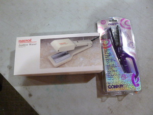 lot 323 image: 2 Curling Irons