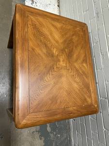 lot 29 image: Drexel Heritage Furniture Side Table