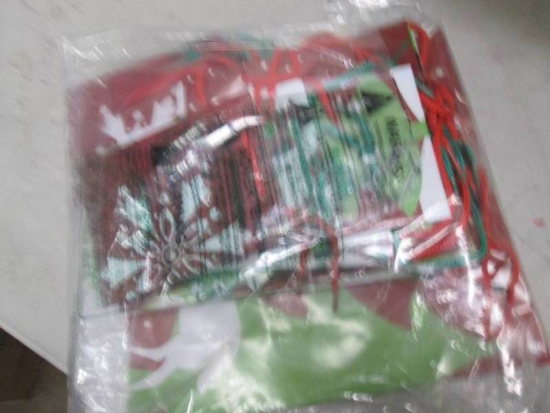 Assorted sizes gift bag pack...