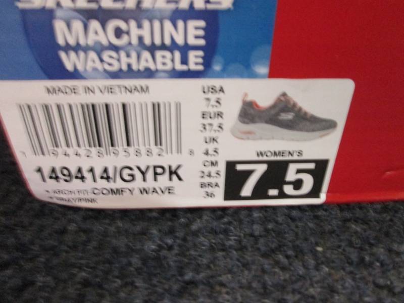 Skechers Comfy Wave Ladies 7.5 open...
