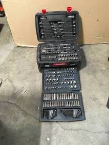 Husky Mechanics Tool Set (230-Piece) customer return in good condition see pictures