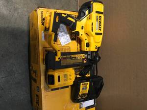 Dewalt 20-Volt Max Lithium-Ion 18-Gauge Cordless Brad Nailer Kit in very good condition see pictures