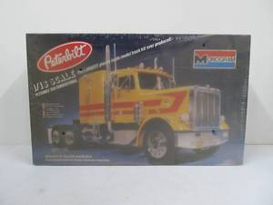 lot 24 image: Monogram Peterbilt 359 Conventional