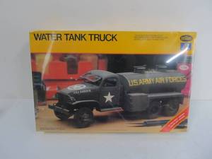 lot 40 image: Testors Military Walter Tank Truck