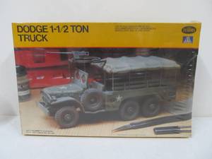 lot 77 image: Testors DODGE 1 12 Ton Military Truck