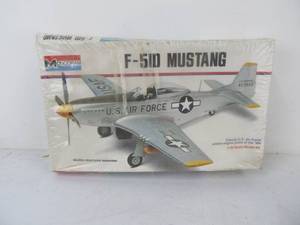 lot 99 image: Monogram F-510 Mustang