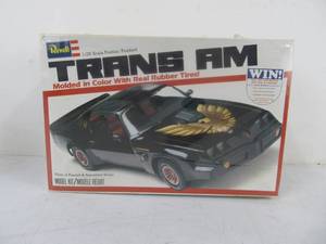 lot 107 image: Revell Pontiac Firebird TRANS AM