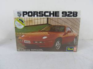 lot 111 image: Revell Porsche 928