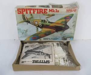 lot 122 image: Large Supersize MPC Spitfire Mk. 1a
