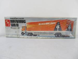 lot 12 image: AMT TrailmobileAllied Moving Van Semi Trailer