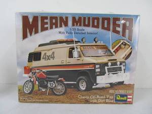 lot 53 image: Revell MEAN MUDDER Off-Road Van wDirt Bike
